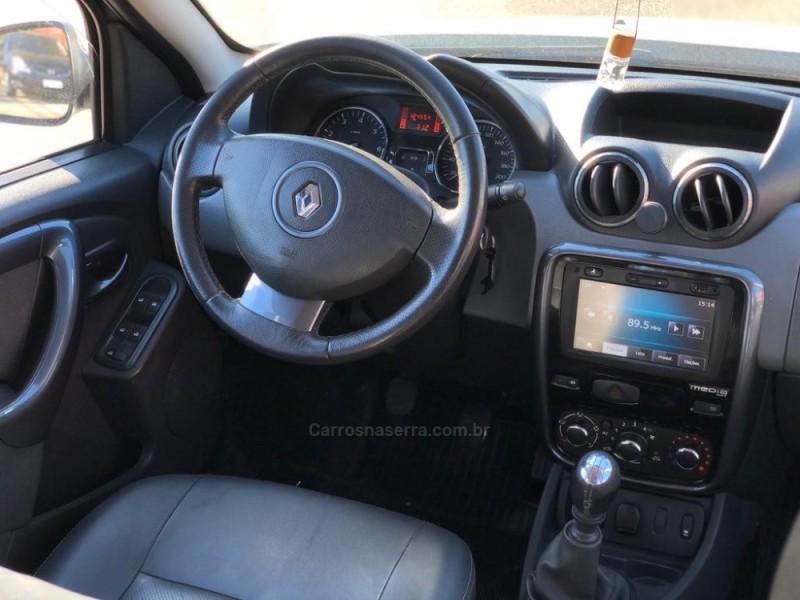 DUSTER 1.6 TECH ROAD 4X2 16V FLEX 4P MANUAL - 2014 - CANELA