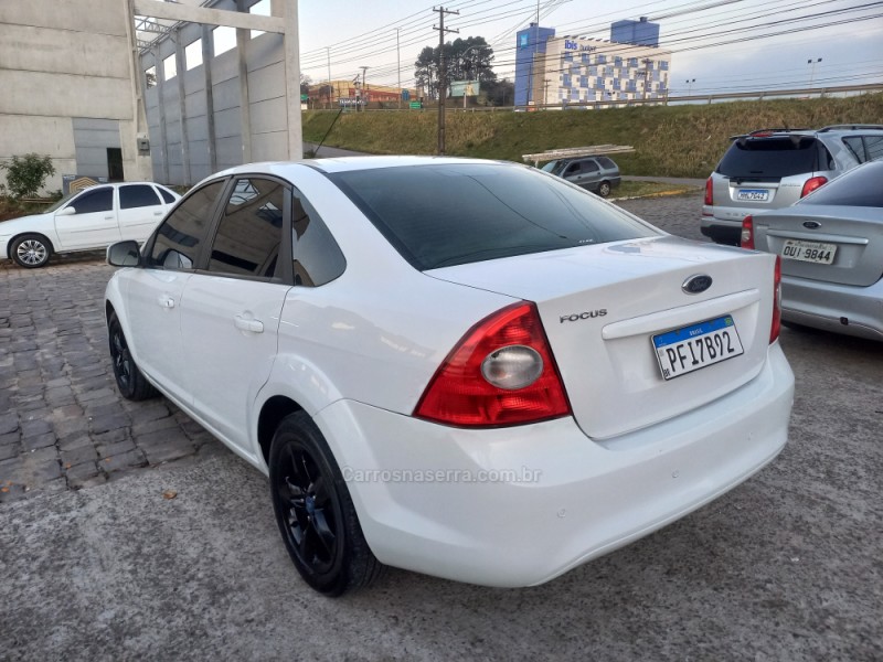 FOCUS 1.6 SE SEDAN 16V FLEX 4P MANUAL - 2012 - FARROUPILHA