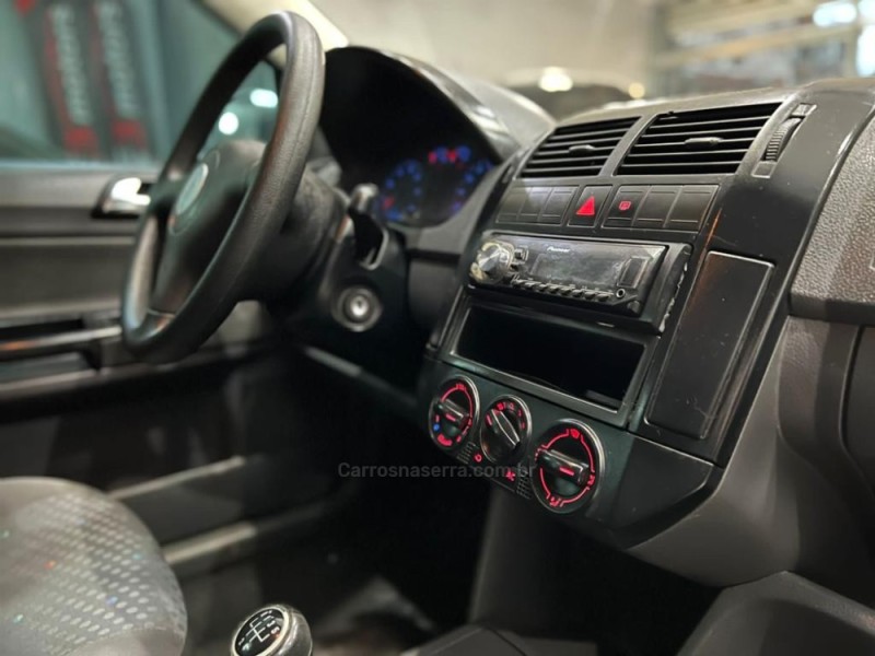 POLO 1.6 MI 8V GASOLINA 4P MANUAL - 2003 - NOVO HAMBURGO