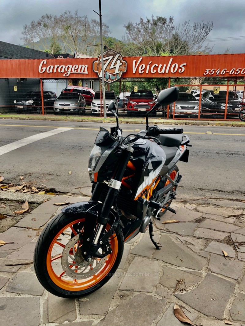 DUKE 390 ABS - 2017 - TRêS COROAS