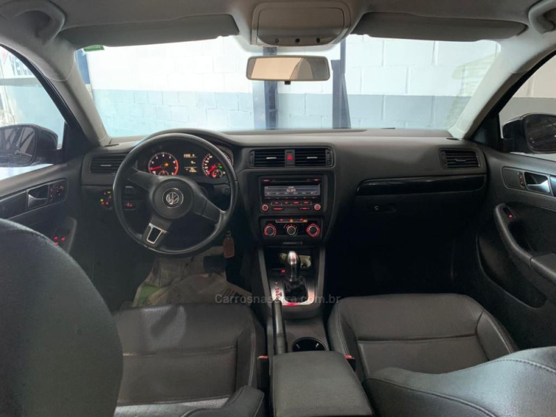 JETTA 2.0 COMFORTLINE FLEX 4P TIPTRONIC - 2012 - PORTãO