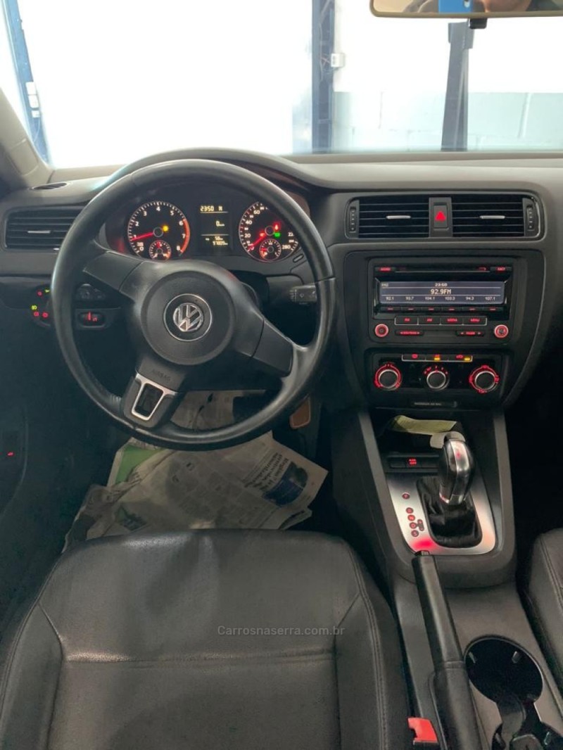 JETTA 2.0 COMFORTLINE FLEX 4P TIPTRONIC - 2012 - PORTãO
