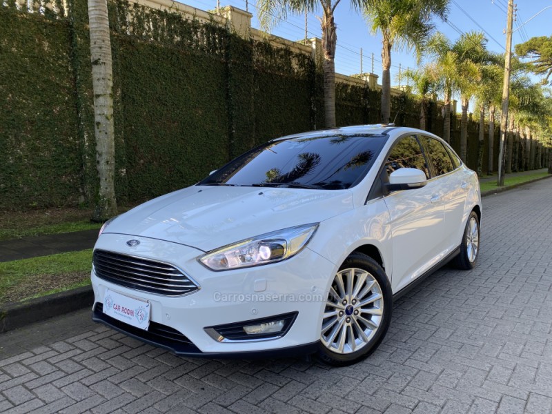 FOCUS 2.0 TITANIUM PLUS SEDAN 16V FLEX 4P AUTOMÁTICO