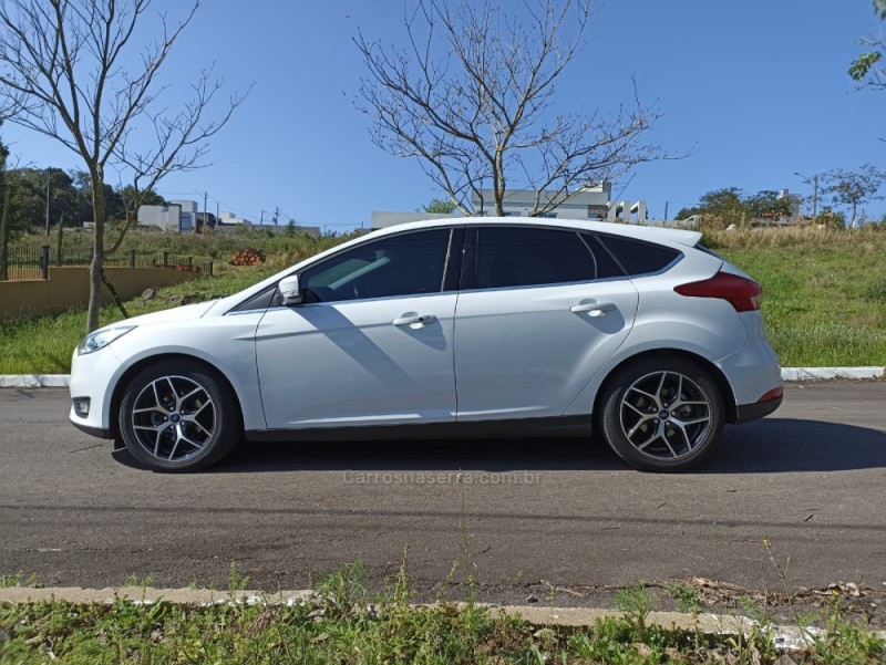 focus 2.0 titanium hatch 16v flex 4p automatico 2016 bento goncalves