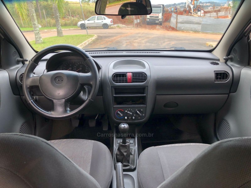 CORSA 1.0 MPFI PREMIUM 8V GASOLINA 4P MANUAL - 2005 - CAMPO BOM