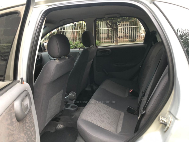 CORSA 1.0 MPFI PREMIUM 8V GASOLINA 4P MANUAL - 2005 - CAMPO BOM