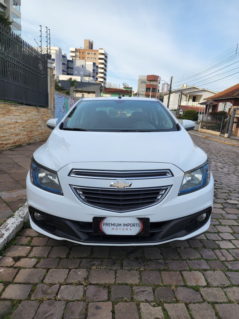 PRISMA 1.4 MPFI LTZ 8V FLEX 4P MANUAL - 2014 - BENTO GONçALVES