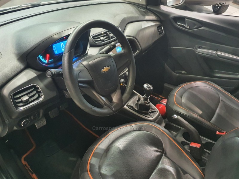 ONIX 1.4 MPFI LTZ 8V FLEX 4P MANUAL - 2014 - FARROUPILHA