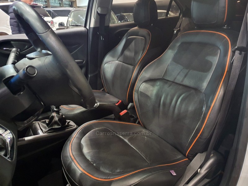 ONIX 1.4 MPFI LTZ 8V FLEX 4P MANUAL - 2014 - FARROUPILHA
