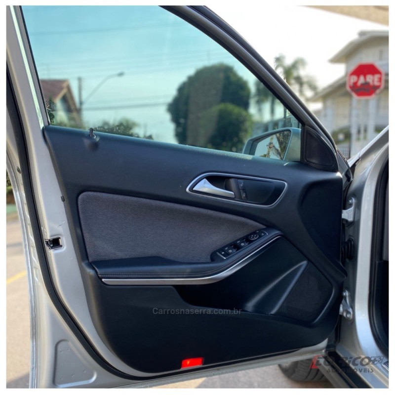 GLA 200 1.6 CGI STYLE 16V TURBO GASOLINA 4P AUTOMÁTICO - 2017 - CAMPO BOM
