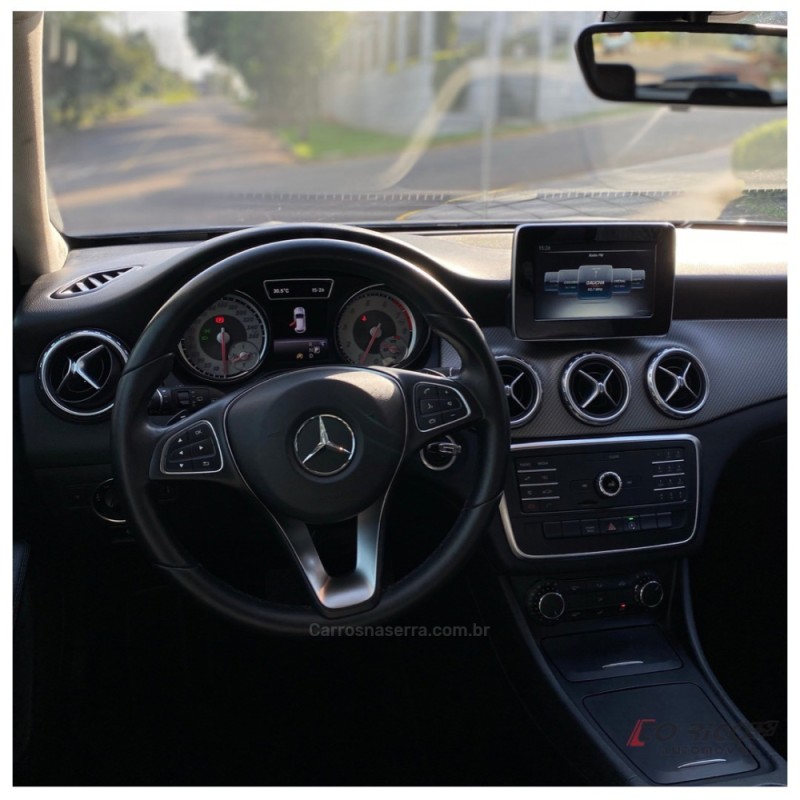GLA 200 1.6 CGI STYLE 16V TURBO GASOLINA 4P AUTOMÁTICO - 2017 - CAMPO BOM