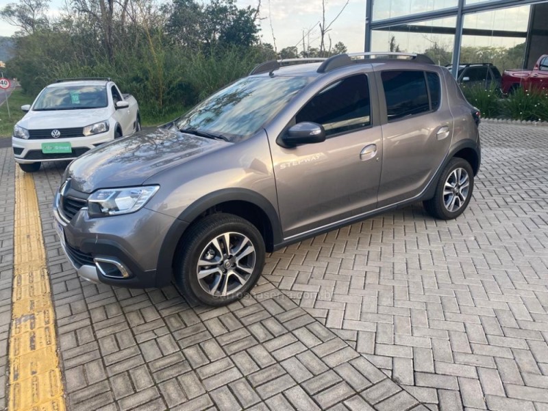 sandero  2022 feliz