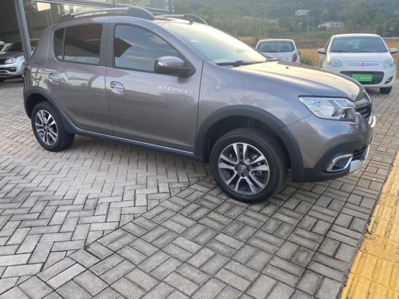 SANDERO  - 2022 - FELIZ