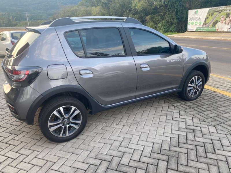 SANDERO  - 2022 - FELIZ