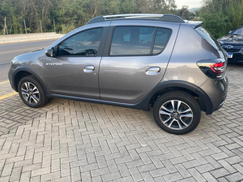 SANDERO  - 2022 - FELIZ