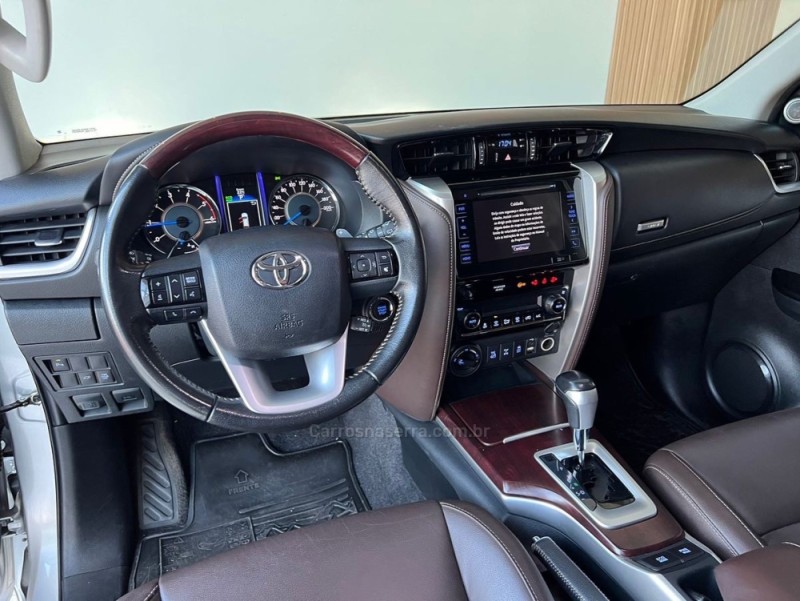 HILUX SW4 2.8 SRX 4X4 7 LUGARES 16V TURBO INTERCOOLER DIESEL 4P AUTOMÁTICO - 2016 - NOVO HAMBURGO