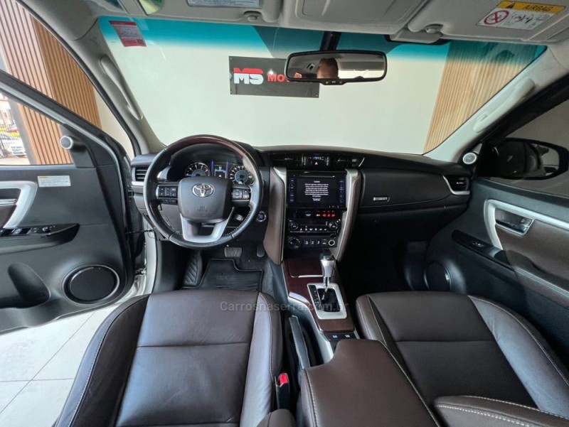 HILUX SW4 2.8 SRX 4X4 7 LUGARES 16V TURBO INTERCOOLER DIESEL 4P AUTOMÁTICO - 2016 - NOVO HAMBURGO