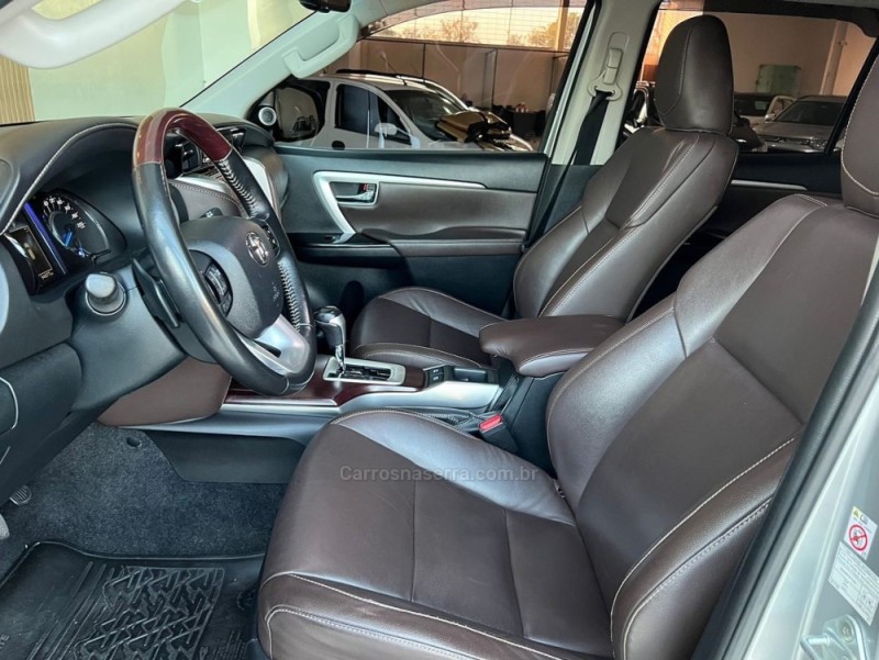 HILUX SW4 2.8 SRX 4X4 7 LUGARES 16V TURBO INTERCOOLER DIESEL 4P AUTOMÁTICO - 2016 - NOVO HAMBURGO