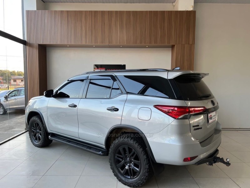 HILUX SW4 2.8 SRX 4X4 7 LUGARES 16V TURBO INTERCOOLER DIESEL 4P AUTOMÁTICO - 2016 - NOVO HAMBURGO