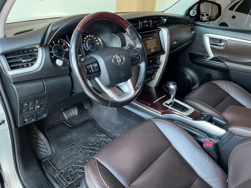 HILUX SW4 2.8 SRX 4X4 7 LUGARES 16V TURBO INTERCOOLER DIESEL 4P AUTOMÁTICO - 2016 - NOVO HAMBURGO