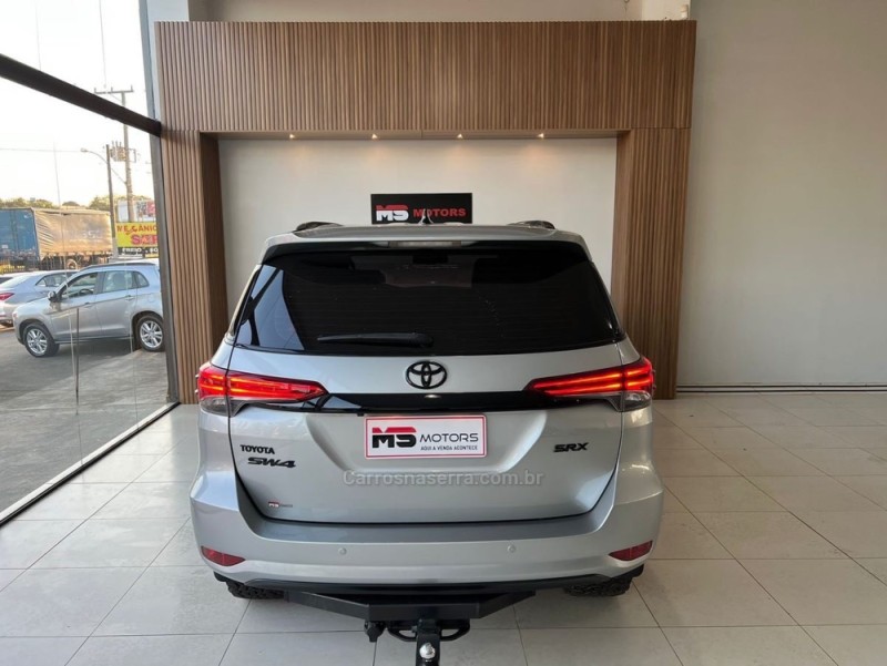 HILUX SW4 2.8 SRX 4X4 7 LUGARES 16V TURBO INTERCOOLER DIESEL 4P AUTOMÁTICO - 2016 - NOVO HAMBURGO