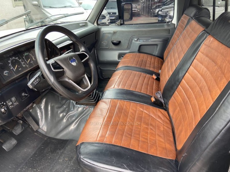 F-1000 3.9 BLAZER DIESEL 2P MANUAL - 1993 - CANELA