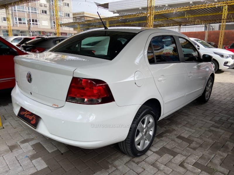 VOYAGE 1.0 MI 8V FLEX 4P MANUAL - 2013 - CANELA