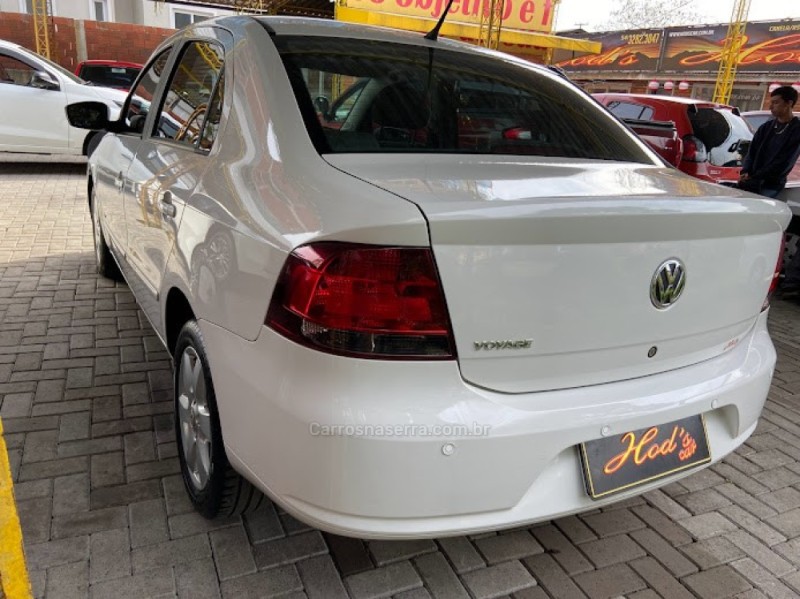 VOYAGE 1.0 MI 8V FLEX 4P MANUAL - 2013 - CANELA