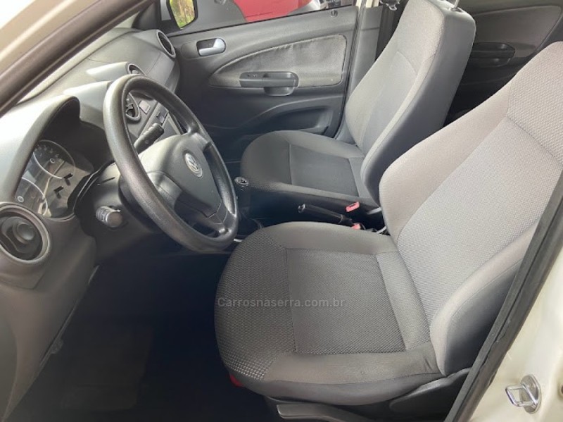 VOYAGE 1.0 MI 8V FLEX 4P MANUAL - 2013 - CANELA
