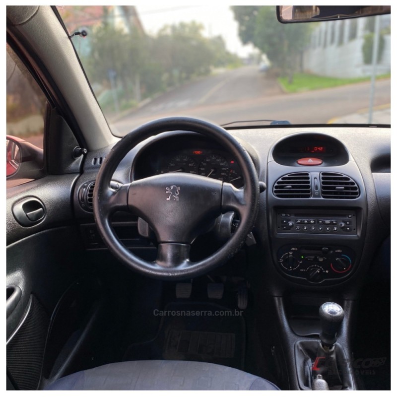206 1.0 SOLEIL 16V GASOLINA 4P MANUAL - 2003 - CAMPO BOM