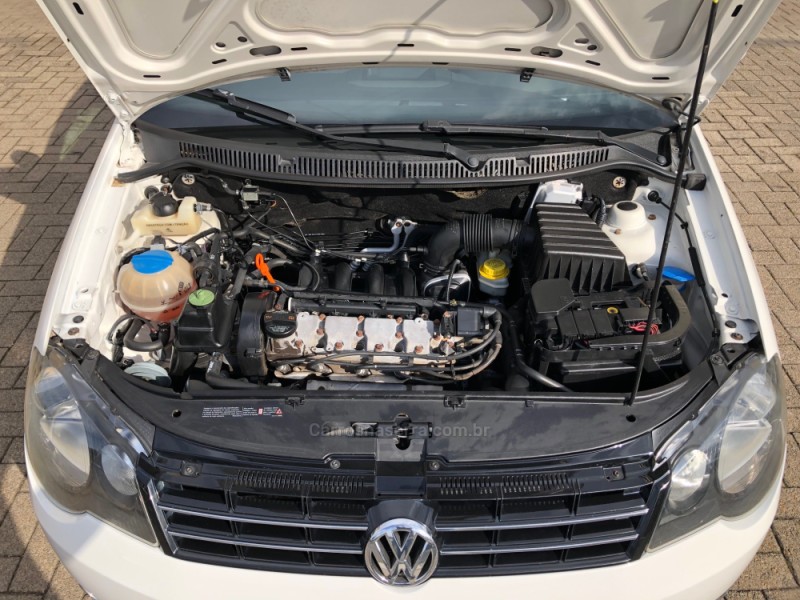 POLO SEDAN 1.6 MI COMFORTLINE 8V FLEX 4P MANUAL - 2012 - CAXIAS DO SUL