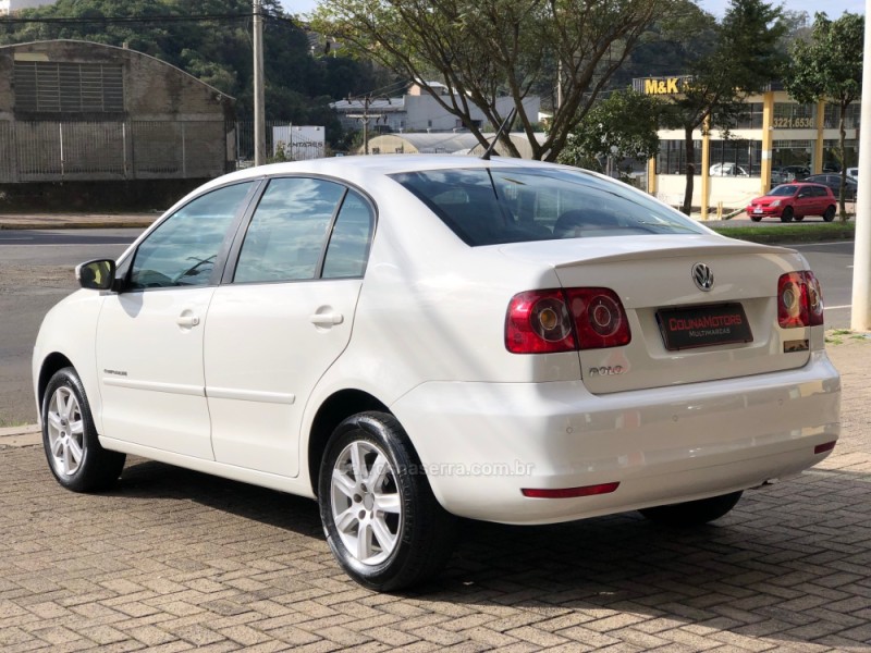 POLO SEDAN 1.6 MI COMFORTLINE 8V FLEX 4P MANUAL - 2012 - CAXIAS DO SUL