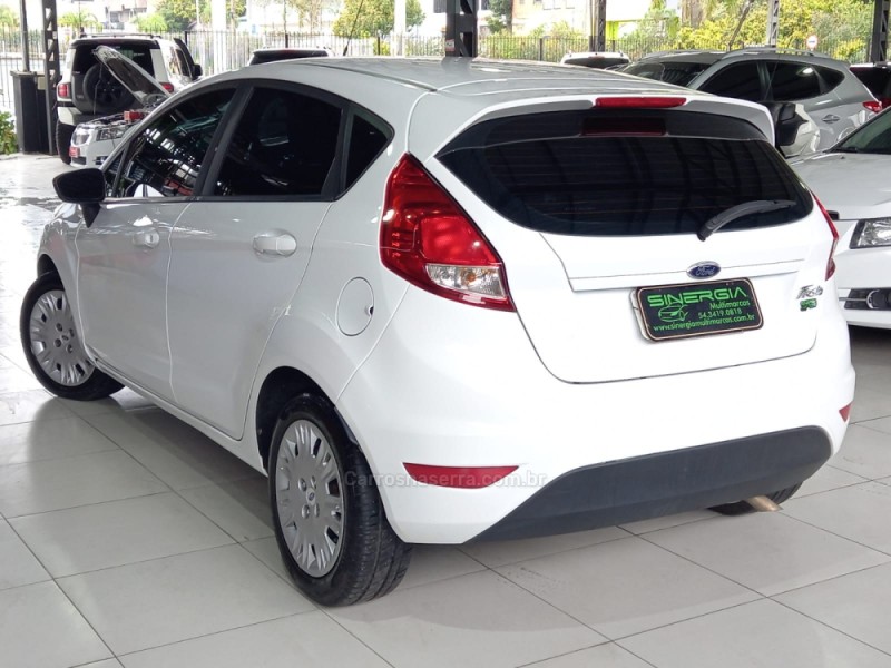 FIESTA 1.5 SE HATCH 16V FLEX 4P MANUAL - 2015 - CAXIAS DO SUL