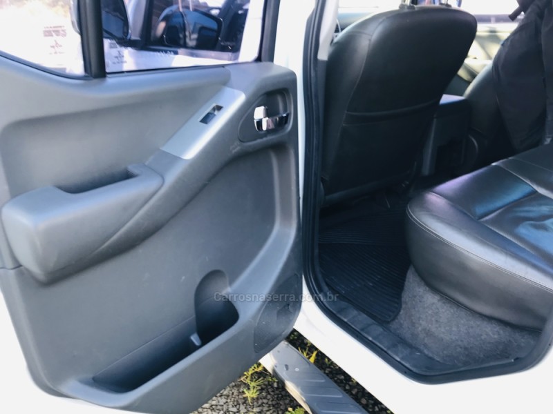 FRONTIER 2.5 SL 4X4 CD TURBO ELETRONIC DIESEL 4P AUTOMÁTICO - 2016 - GARIBALDI