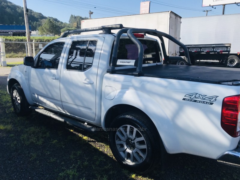 FRONTIER 2.5 SL 4X4 CD TURBO ELETRONIC DIESEL 4P AUTOMÁTICO - 2016 - GARIBALDI