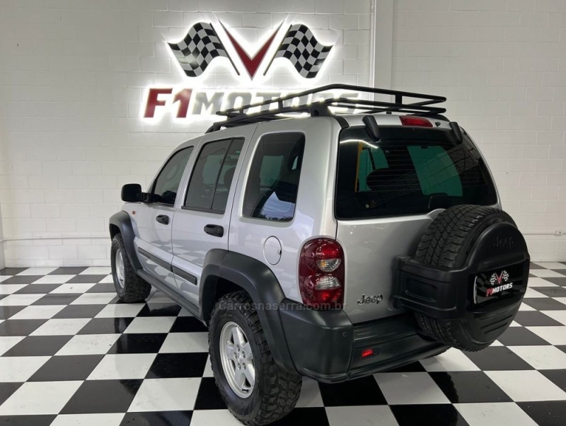 CHEROKEE 3.7 SPORT 4X4 V6 12V GASOLINA 4P AUTOMÁTICO - 2006 - MONTENEGRO