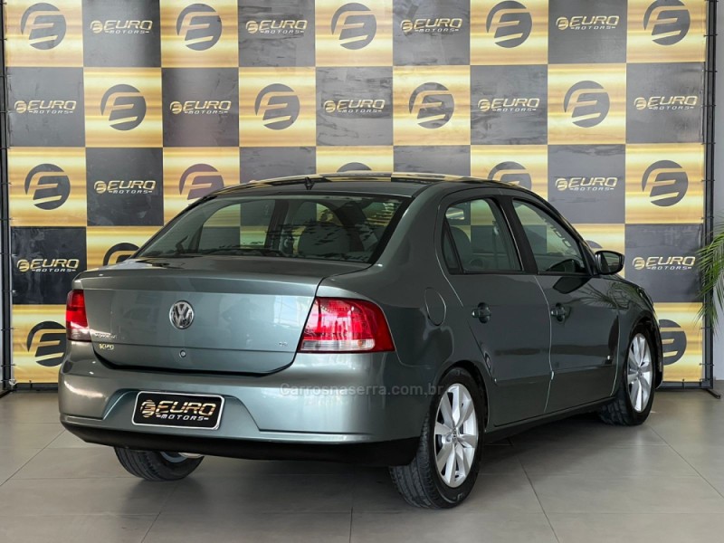 VOYAGE 1.6 MI 8V FLEX 4P MANUAL - 2010 - PORTãO