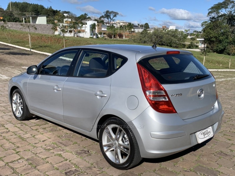 I30 2.0 MPI 16V GASOLINA 4P MANUAL - 2011 - GUAPORé
