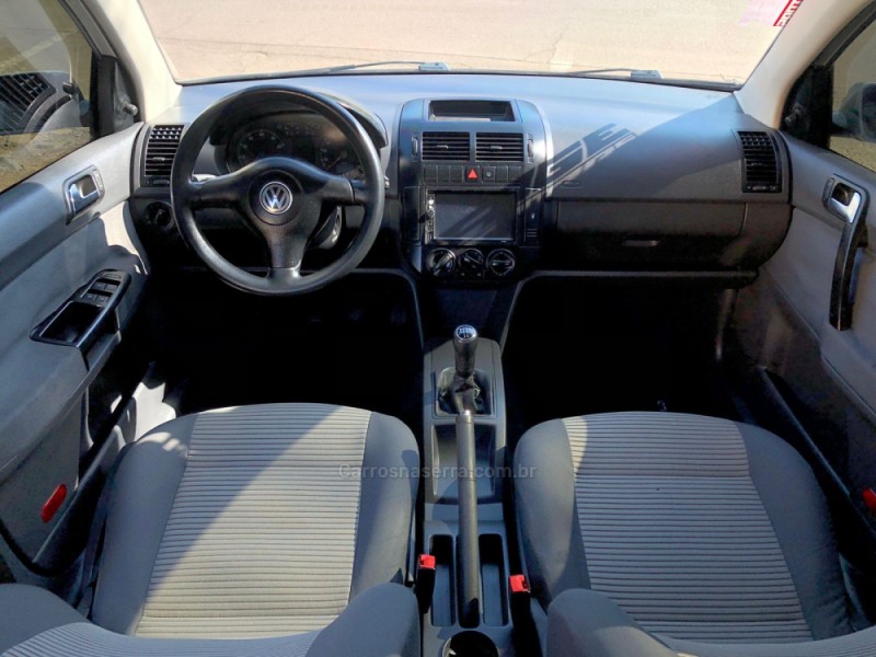 POLO SEDAN 1.6 MI COMFORTLINE 8V FLEX 4P MANUAL - 2008 - PAROBé