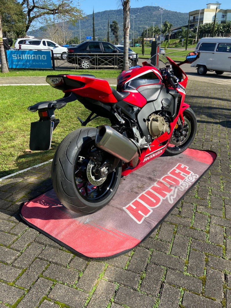CBR 1000RR  FIREBLADE - 2018 - FELIZ