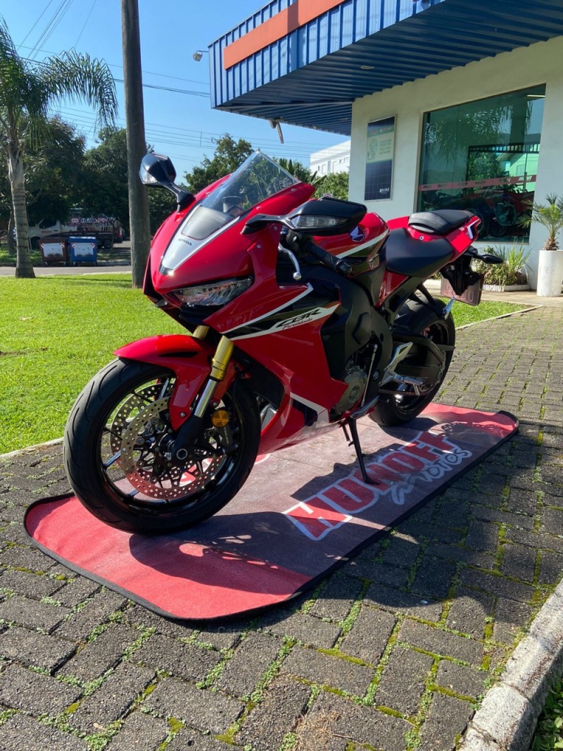 CBR 1000RR  FIREBLADE - 2018 - FELIZ