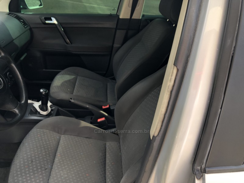 POLO 1.6 MI COMFORTLINE 8V FLEX 4P MANUAL - 2004 - GUAPORé