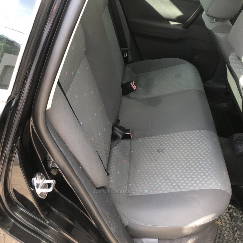 POLO 1.6 MI COMFORTLINE 8V FLEX 4P MANUAL - 2004 - GUAPORé