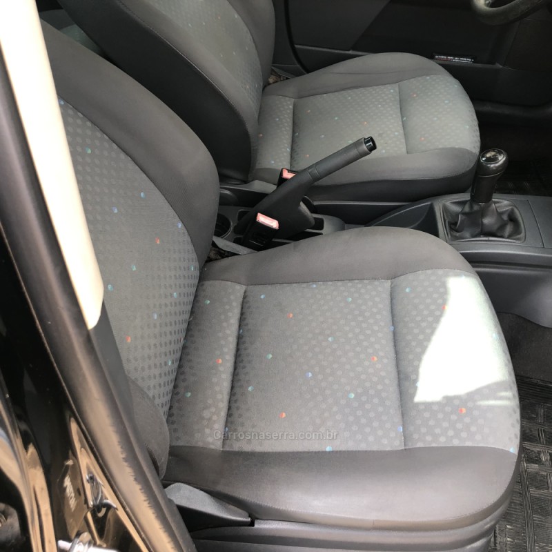 POLO 1.6 MI COMFORTLINE 8V FLEX 4P MANUAL - 2004 - GUAPORé