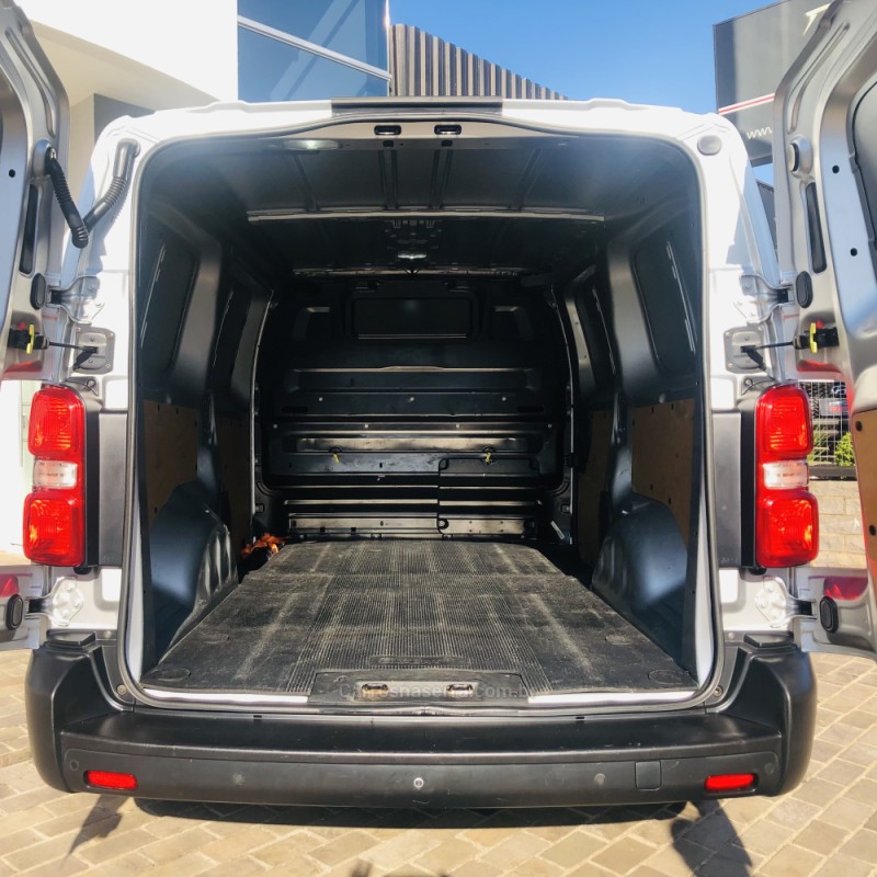EXPERT 1.6 BLUEHDI DIESEL BUSINESS PACK MANUAL - 2018 - GUAPORé