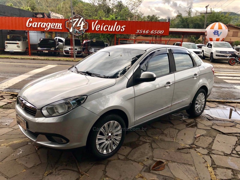 grand siena 1.6 mpi essence 16v flex 4p manual 2014 tres coroas
