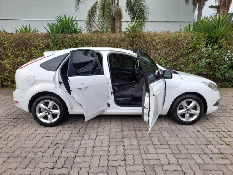 FOCUS 1.6 GLX 8V GASOLINA 4P MANUAL - 2012 - CAXIAS DO SUL