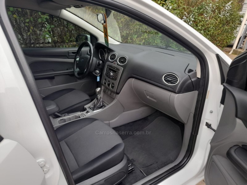FOCUS 1.6 GLX 8V GASOLINA 4P MANUAL - 2012 - CAXIAS DO SUL