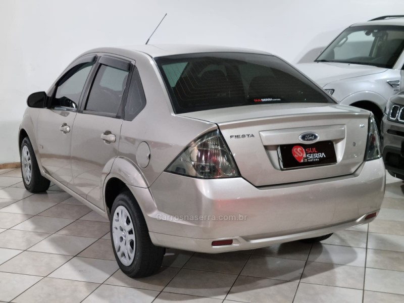 FIESTA 1.6 MPI CLASS SEDAN 8V FLEX 4P MANUAL - 2011 - CAXIAS DO SUL