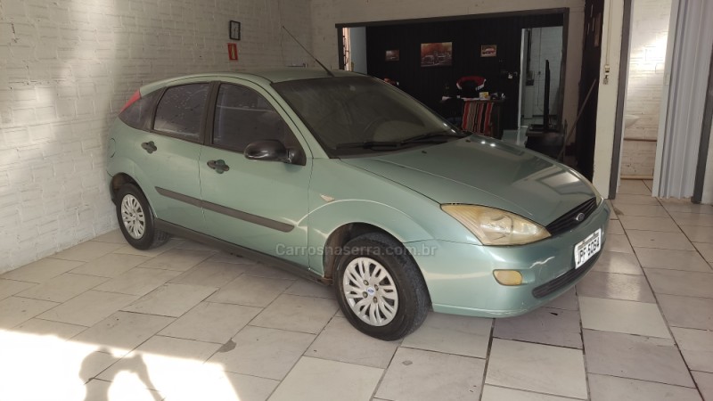 FOCUS 1.8 16V GASOLINA 4P MANUAL - 2001 - CAXIAS DO SUL